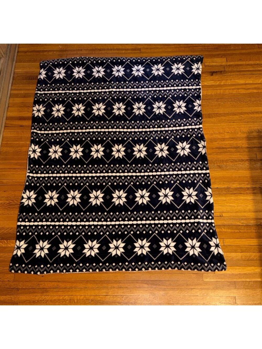 Reversible Navy Fair Isle Snowflake Plush to Sherpa Throw Blanket – 47" x 61"